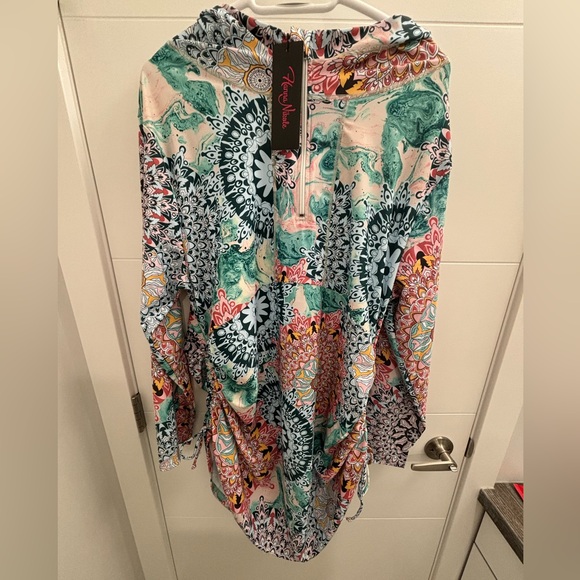 Plus Size Rash Guard top - Picture 2 of 5